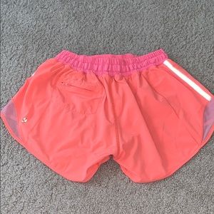 Lululemon 2.5” shorty Hot Shorts size 4